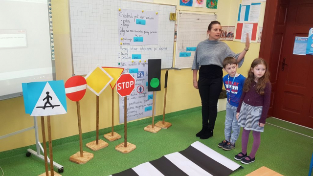 Zachowanie się na przejściu dla pieszych