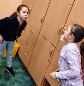 zabawy z piórkiem