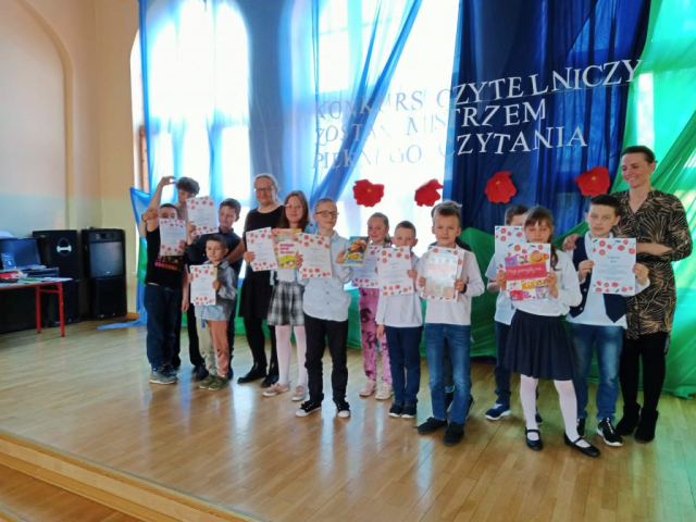 Zdjęcie grupowe z wychowawczynią