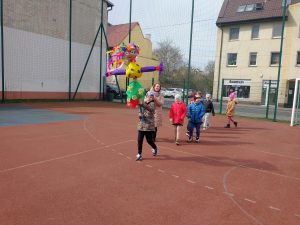 parada z marzanną na boisku