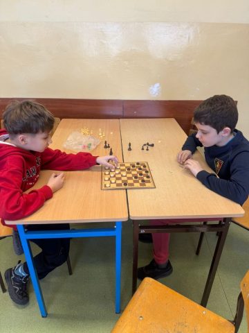 wspólna zabawa przy grach planszowych