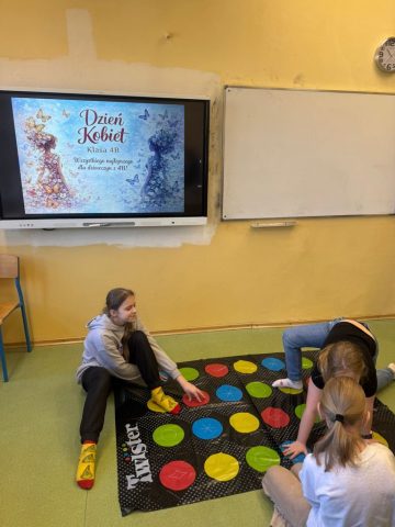 wspólna zabawa przy grach planszowych