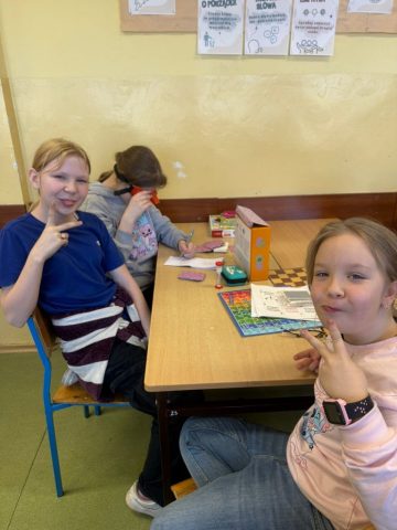 wspólna zabawa przy grach planszowych